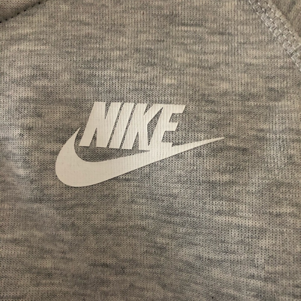 Nike Tech Fleece - Picture 3 of 7